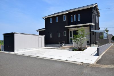 シックなモダン感溢れる佇まいに、『 柔らかさと明るさをプラスした』プライベート空間のあるお庭♪ | 外構・エクステリア